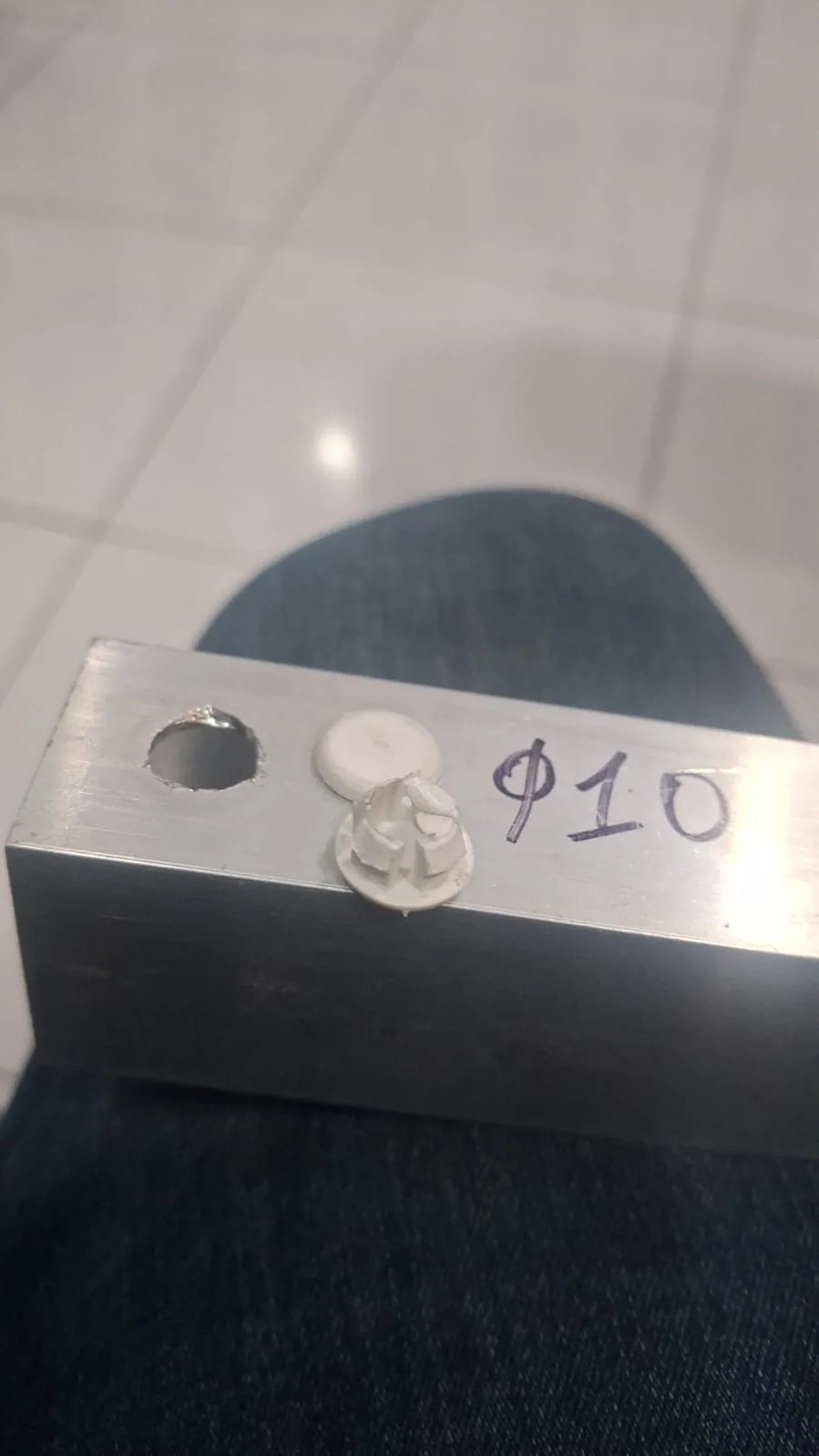 Tapa-furo 10mm para esquadrias de alumínio variação A — N7N Ferramentaria
